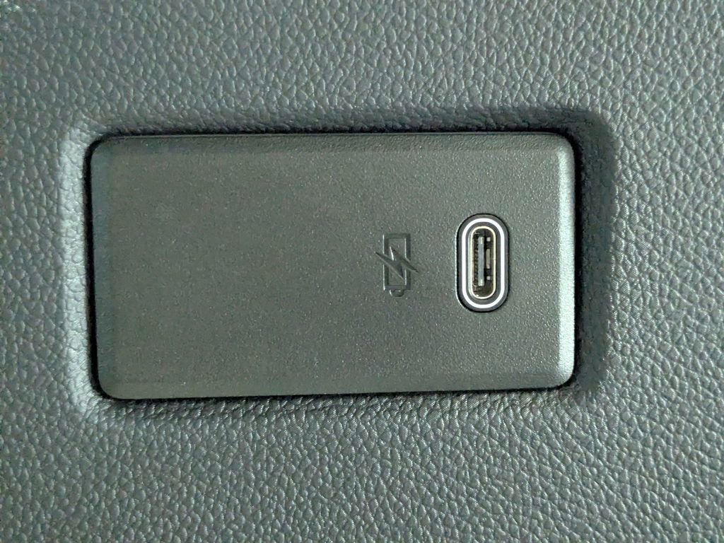 Used 2025 Chevrolet Tahoe High Country RWD image 19