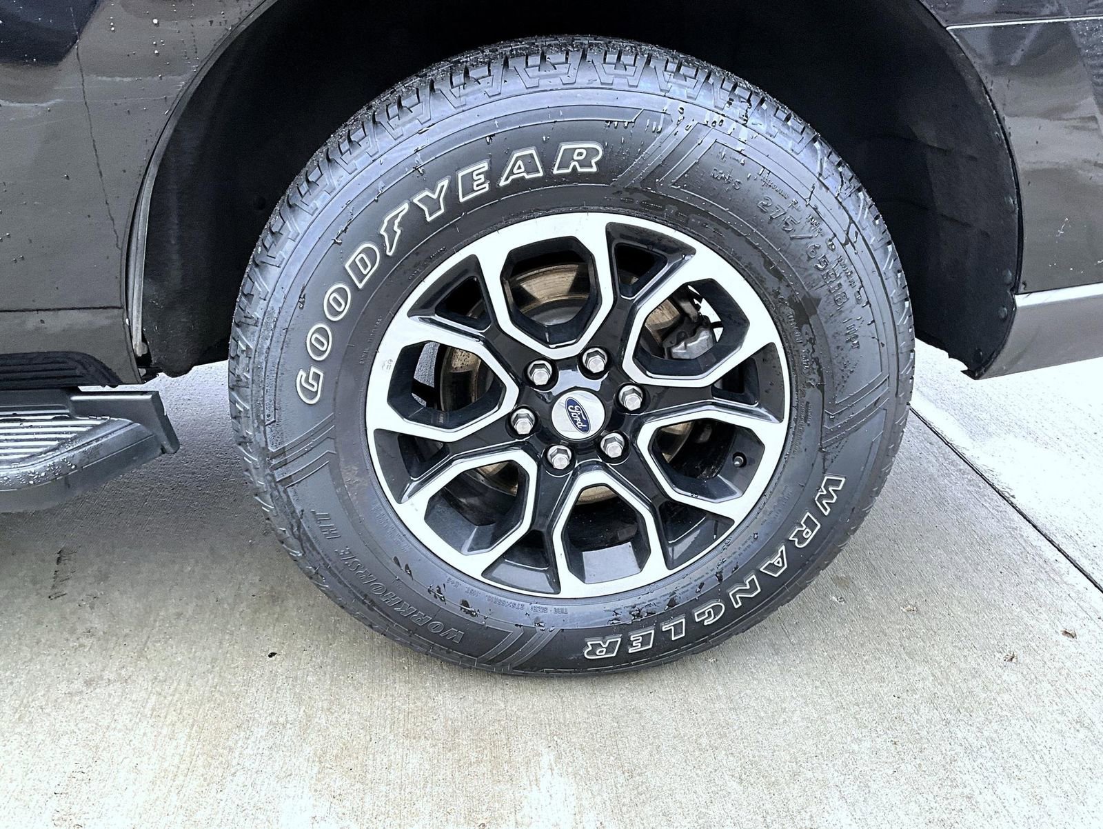 Used 2024 Ford Expedition XLT image 27
