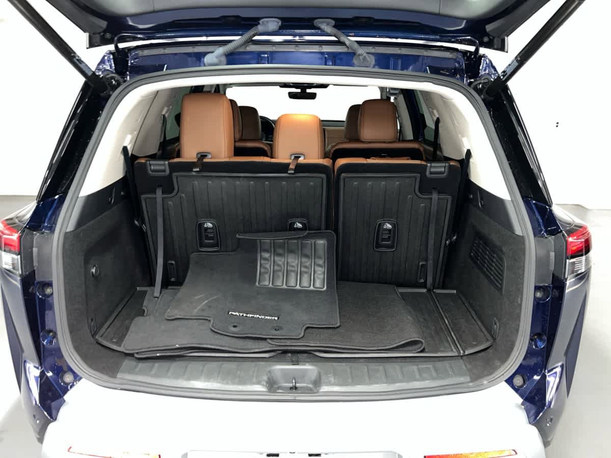 Used 2023 Nissan Pathfinder Platinum image 62