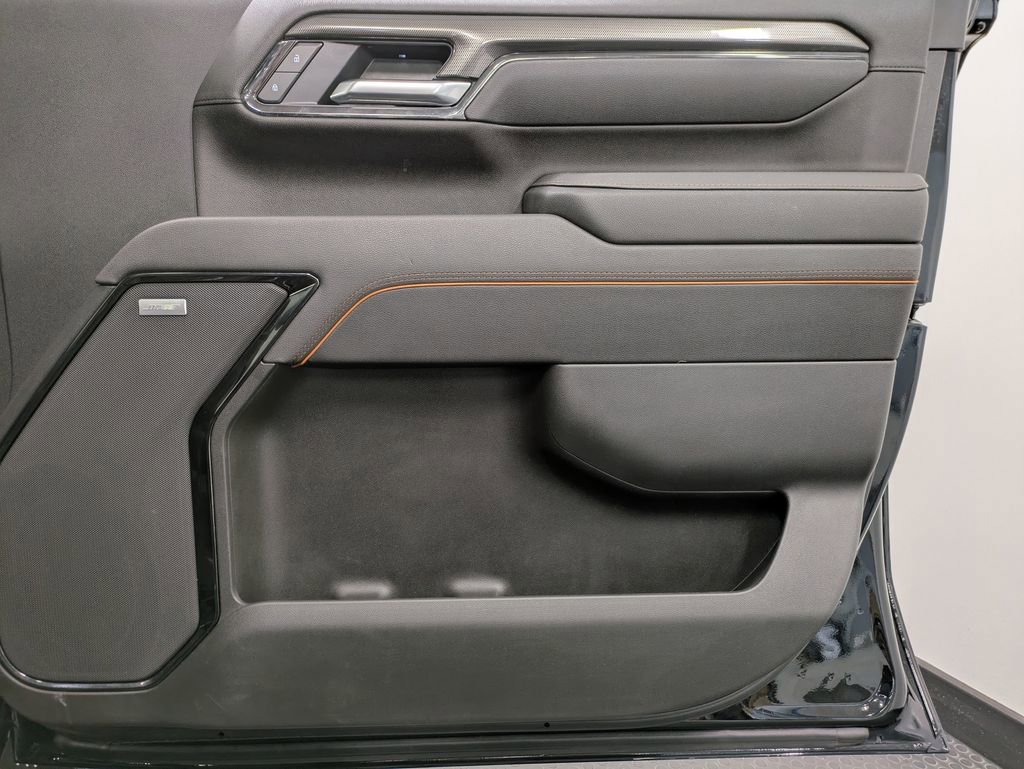 Used 2025 GMC Sierra 2500 AT4 w/ Technology Package image 28