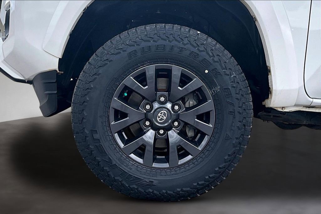 Used 2021 Toyota Tacoma SR5 image 32