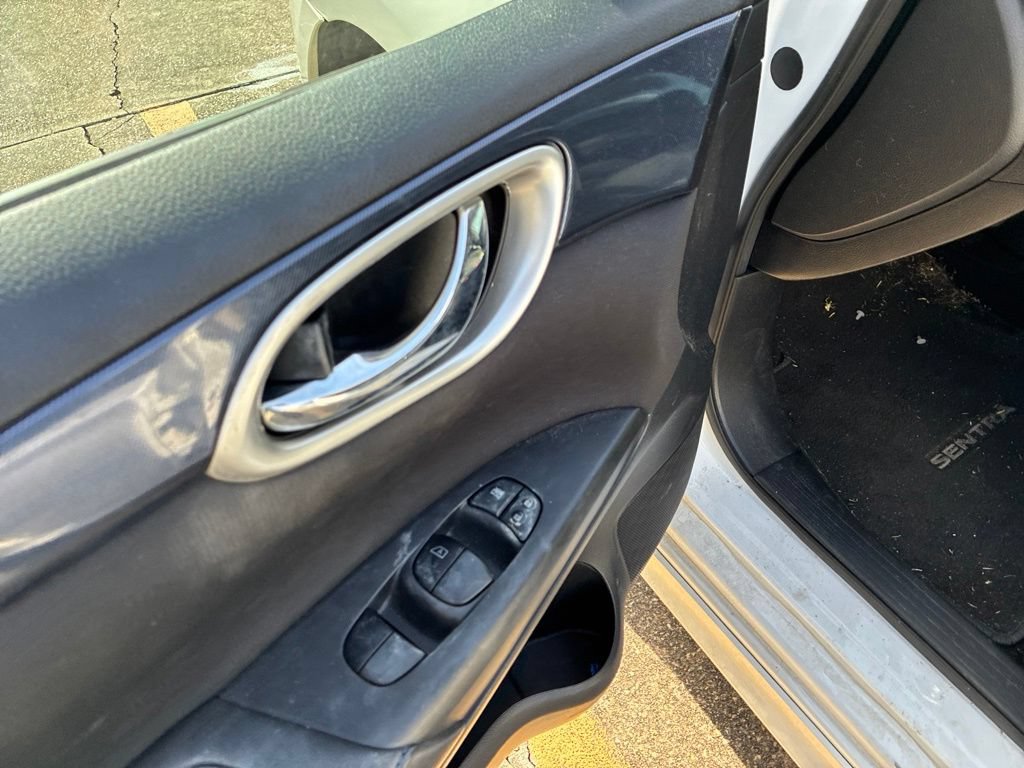 Used 2019 Nissan Sentra SR FWD image 27
