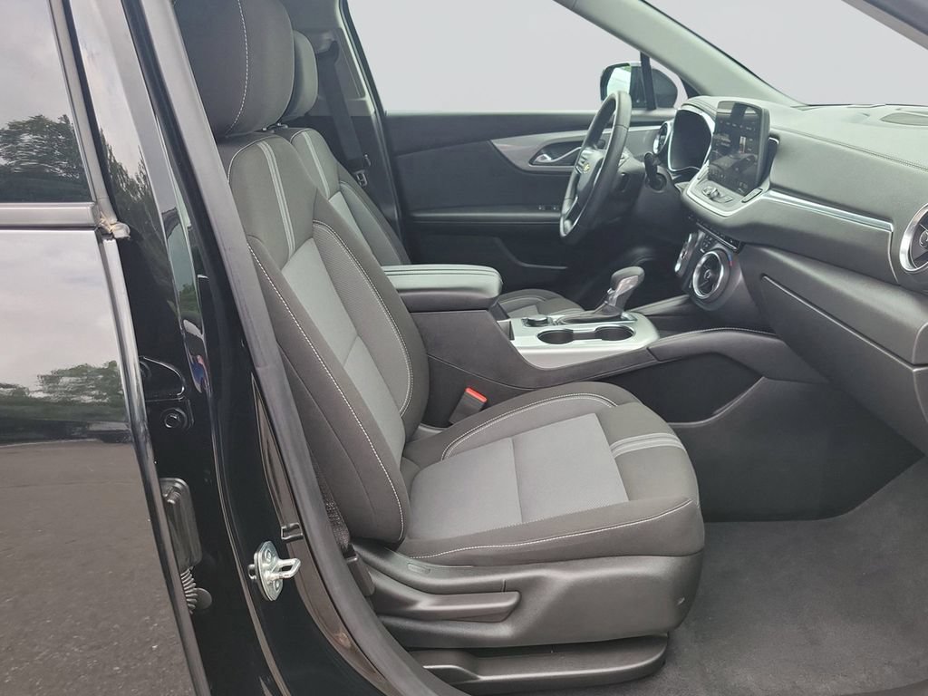 Used 2025 Chevrolet Blazer LT FWD image 23