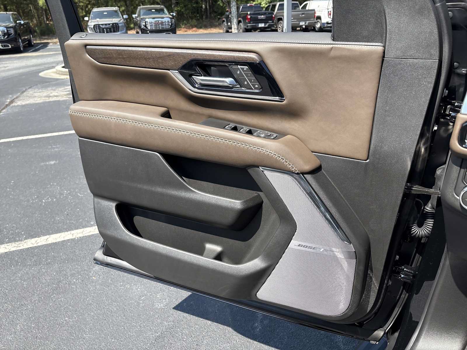 New 2026 GMC Yukon Denali Ultimate AWD/4WD image 12