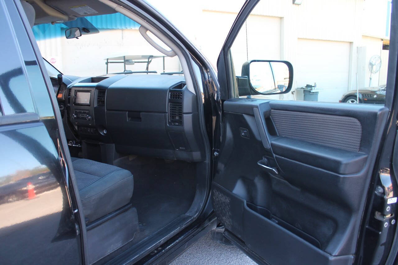 Used 2010 Nissan Titan SE RWD image 25