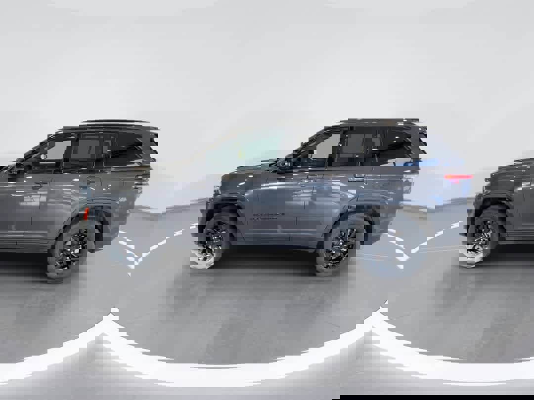 Used 2024 Jeep Grand Cherokee Altitude image 5