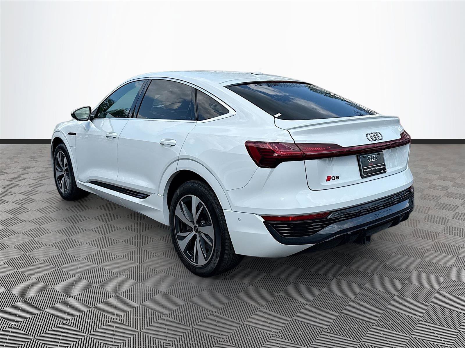 Certified 2024 Audi Q8 e-tron Premium Plus w/ Premium Plus Package image 5