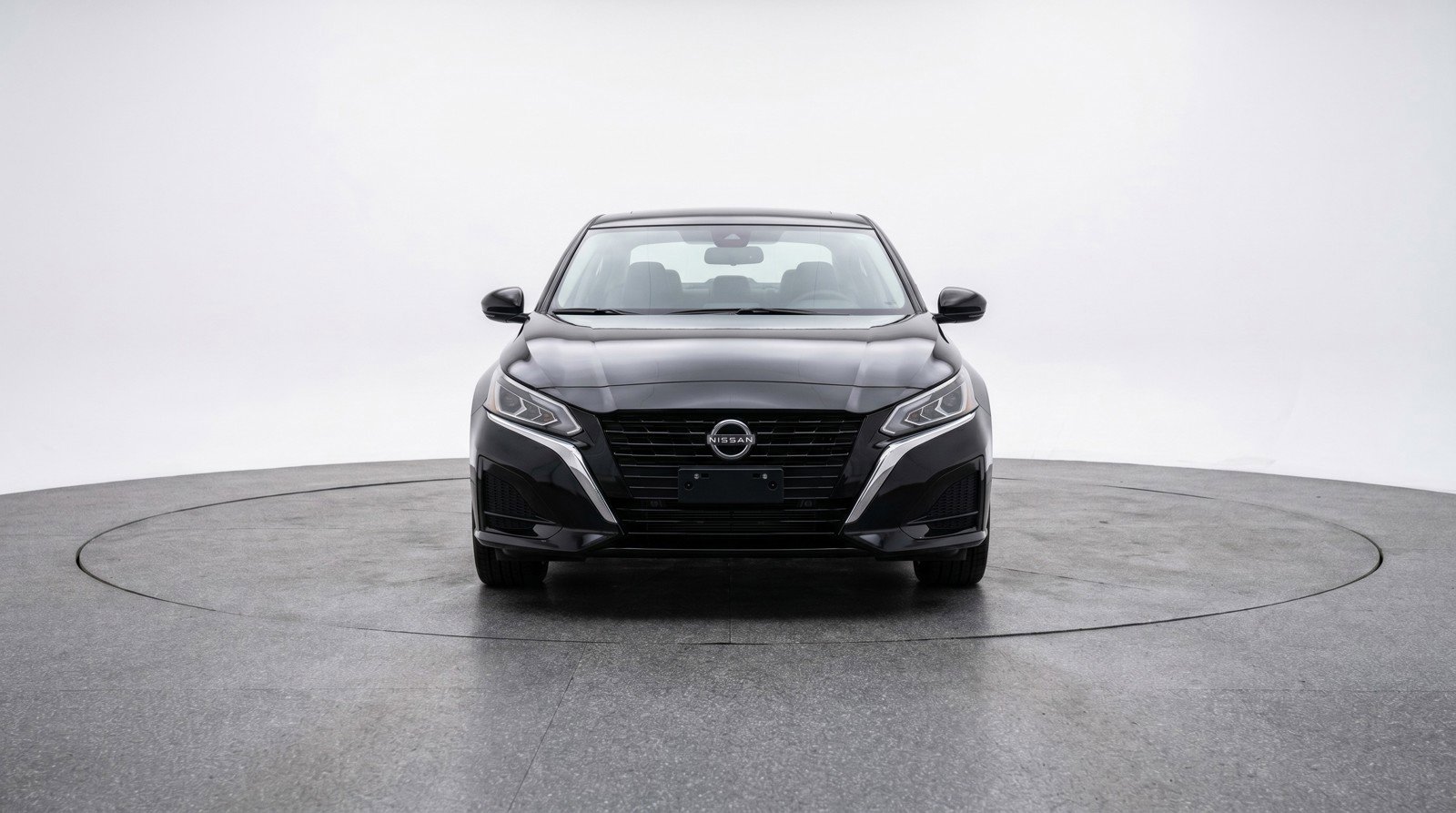 Used 2025 Nissan Altima 2.5 SV FWD image 2