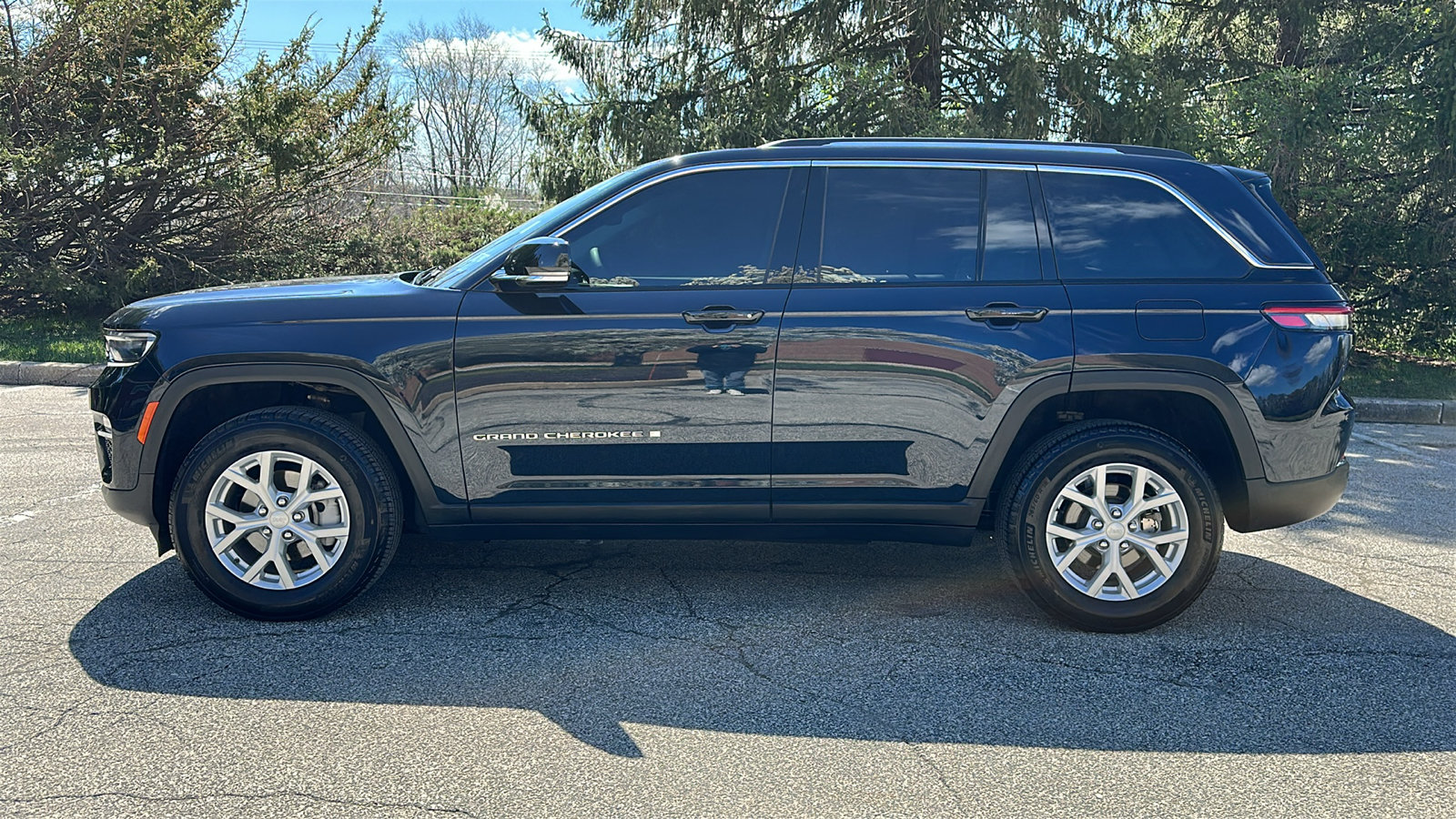 Used 2023 Jeep Grand Cherokee Limited AWD/4WD image 29