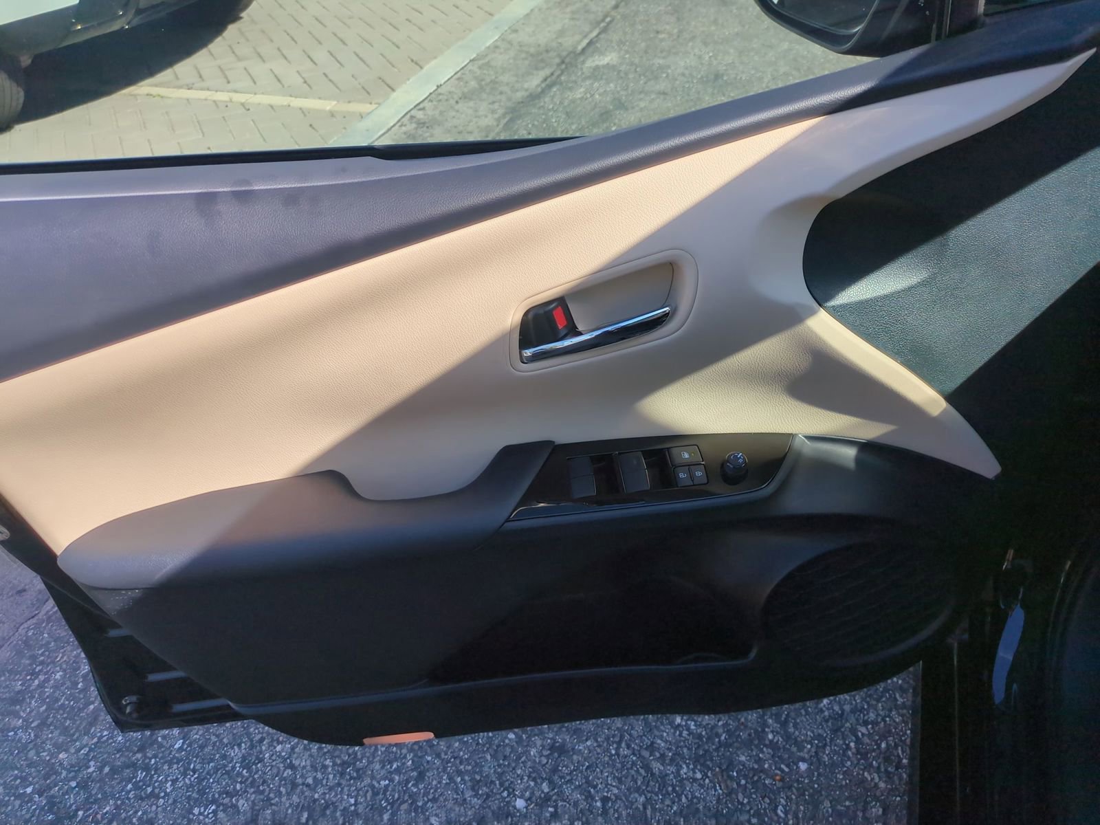 Used 2022 Toyota Prius Limited image 11