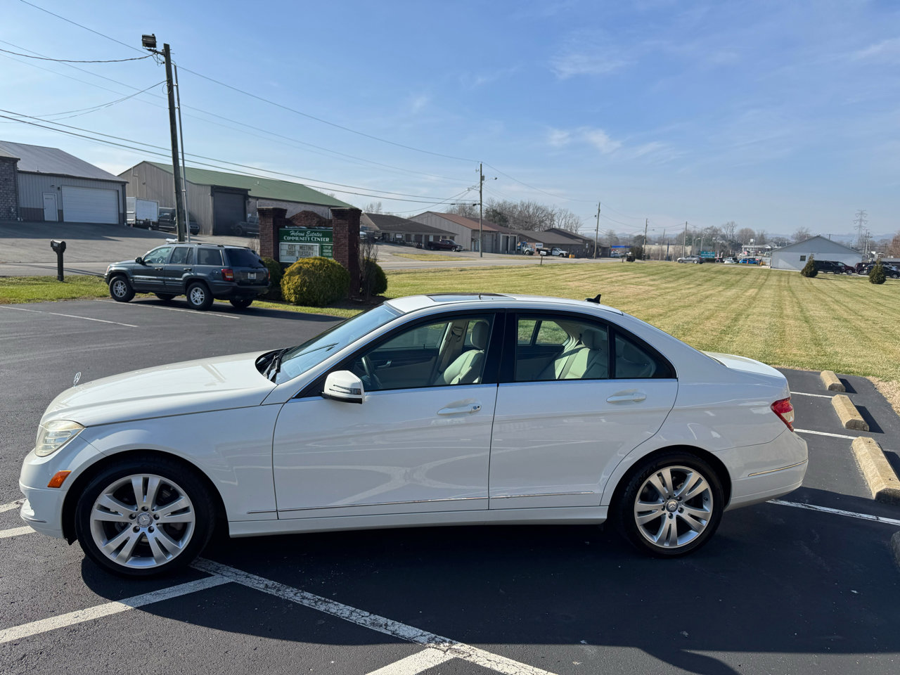 Used 2010 Mercedes-Benz C 300 Sedan image 4