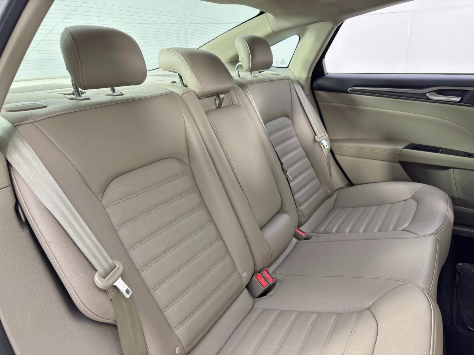 Used 2017 Ford Fusion SE w/ Fusion SE Technology Package image 32