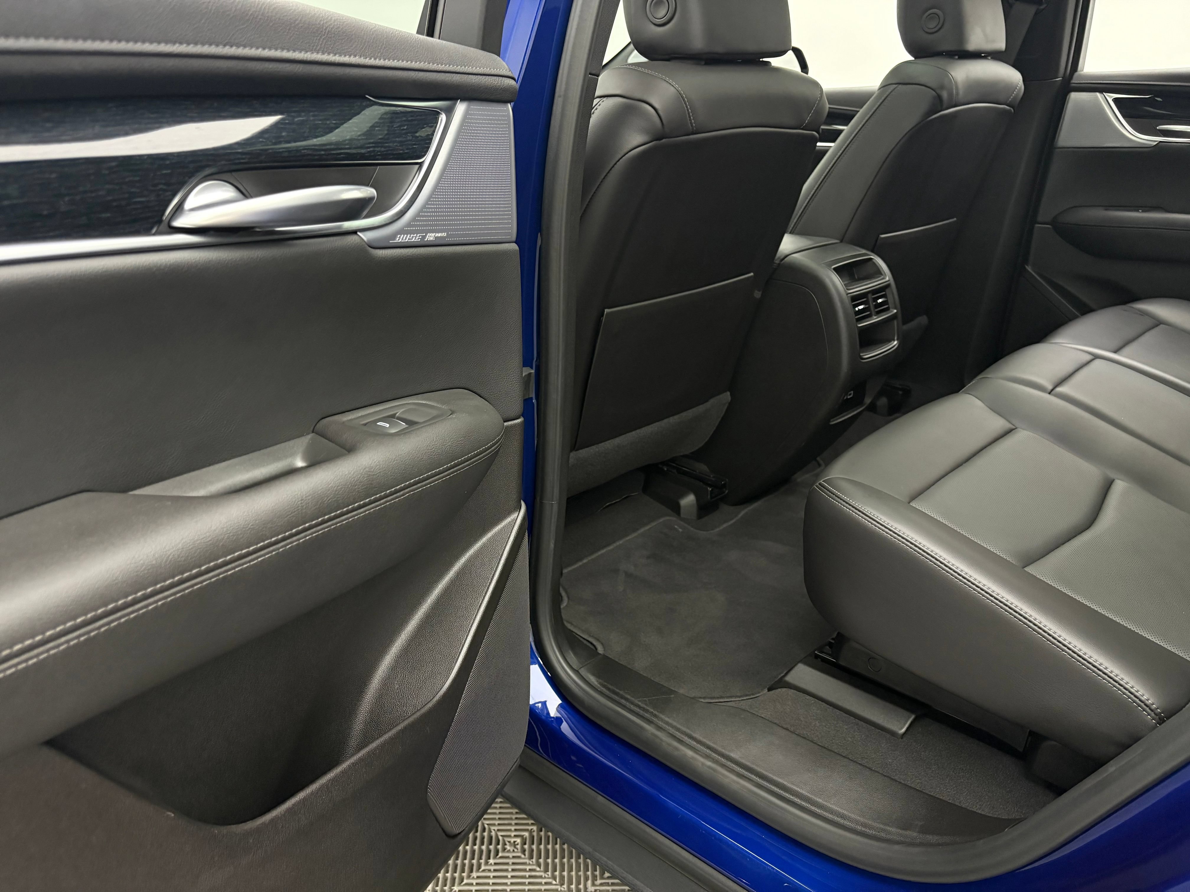 Used 2025 Cadillac XT5 Premium Luxury AWD/4WD image 41