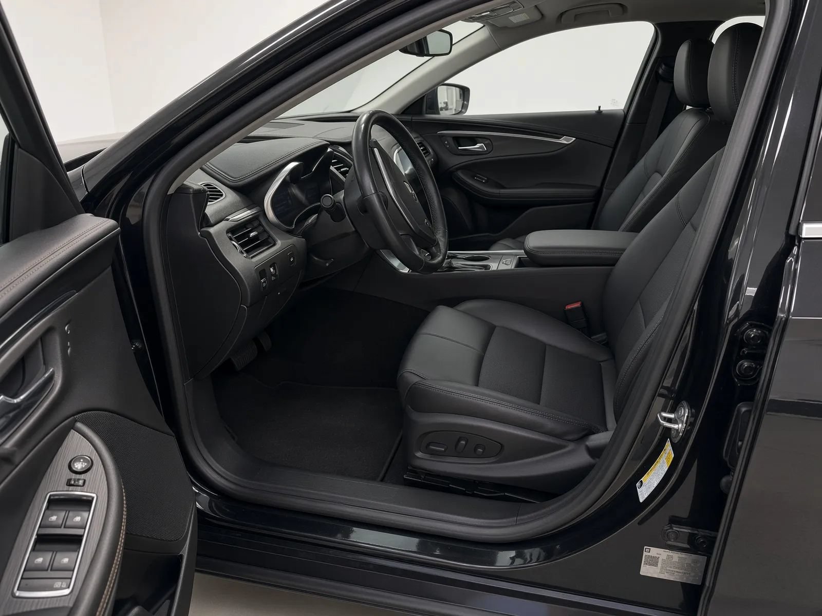 Used 2019 Chevrolet Impala LT FWD image 34