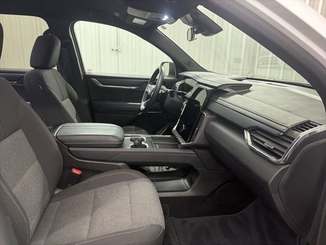 Used 2025 GMC Acadia Elevation image 26