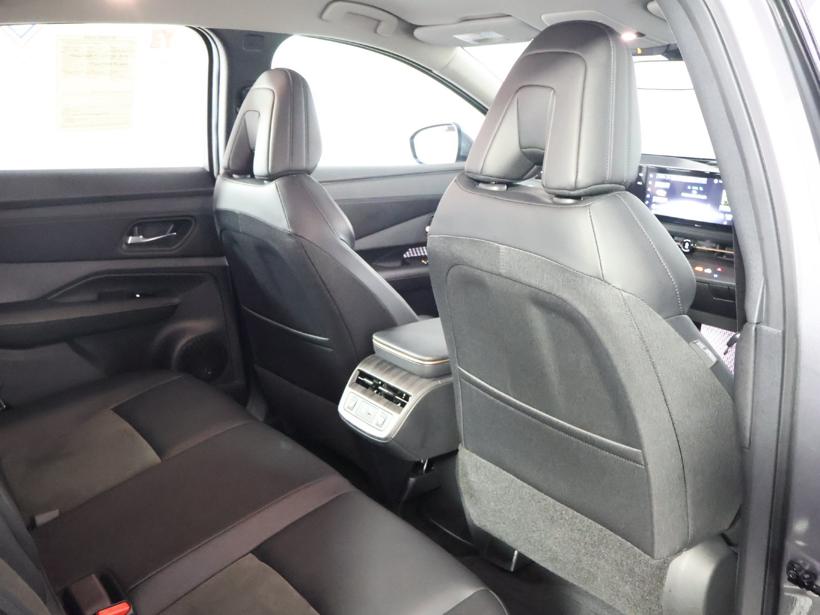 Used 2024 Nissan Ariya AWD image 46
