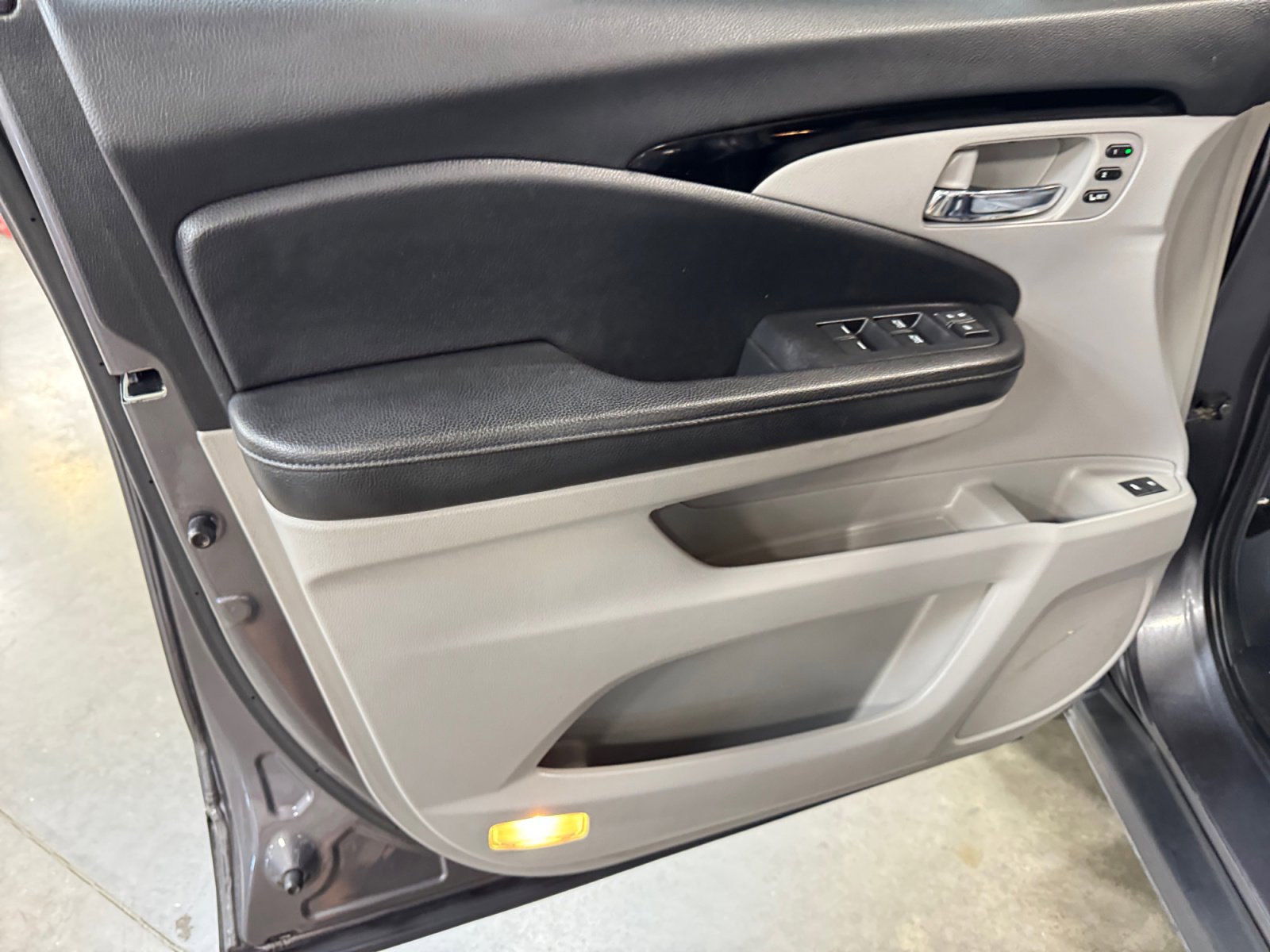 Used 2018 Honda Pilot Touring image 13