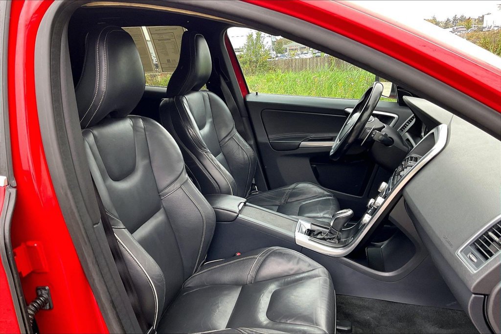 Used 2015 Volvo XC60 T6 R-Design AWD/4WD image 7