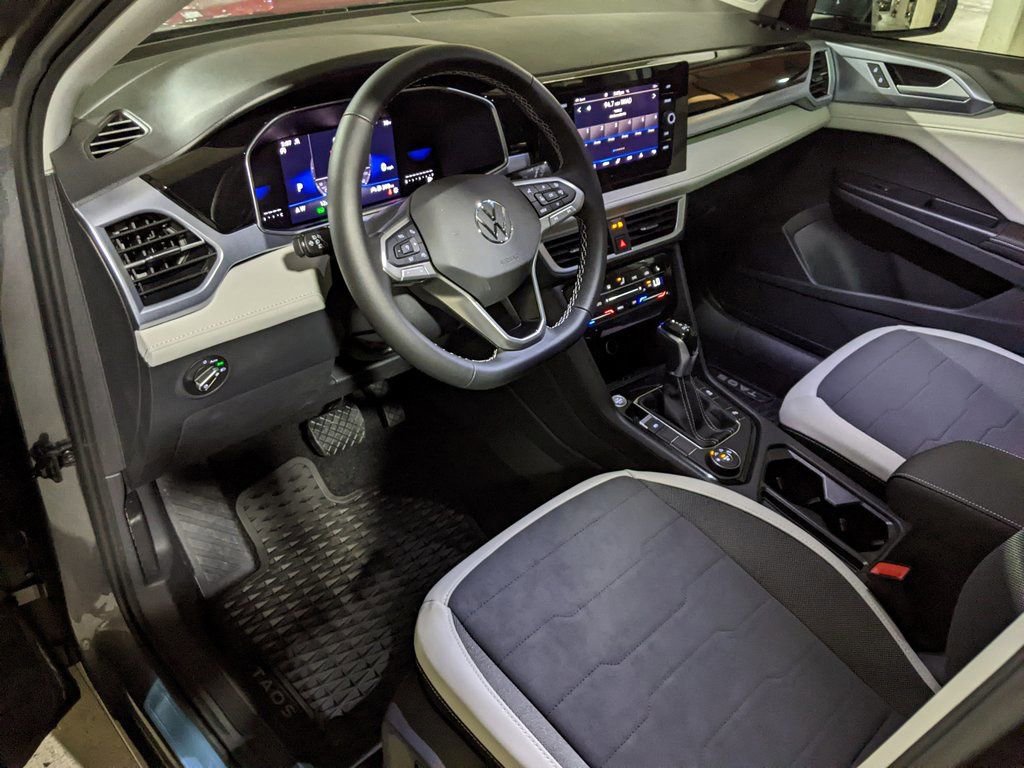 New 2025 Volkswagen Taos SE image 8