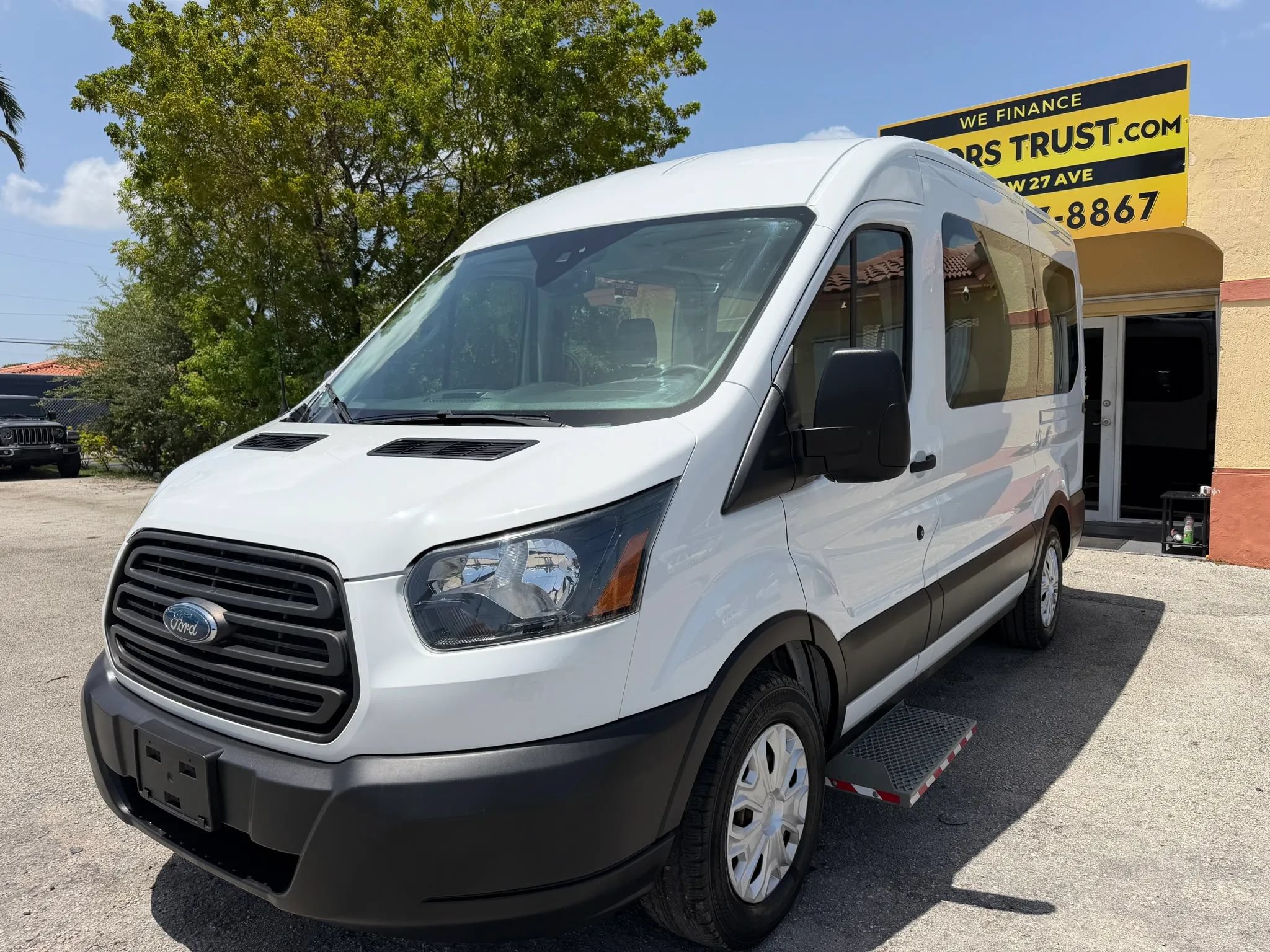 Used 2019 Ford Transit 150 XL RWD image 3