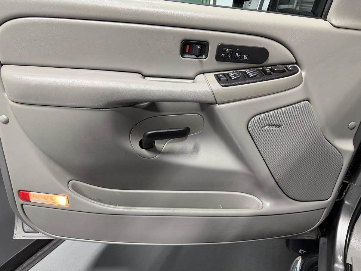 Used 2006 GMC Sierra 2500 SLT w/ Heavy-Duty Power Package image 13