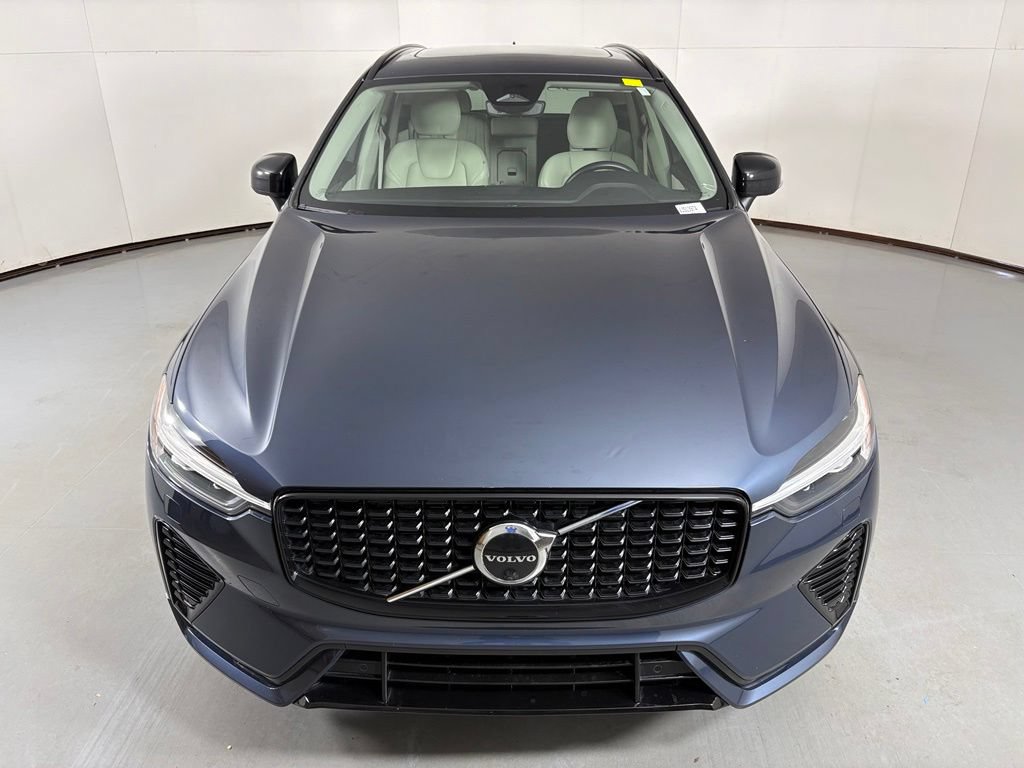 Used 2023 Volvo XC60 B5 Plus w/ Climate Package FWD image 3