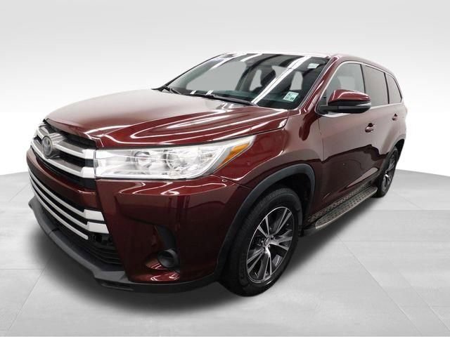 Used 2017 Toyota Highlander LE image 4