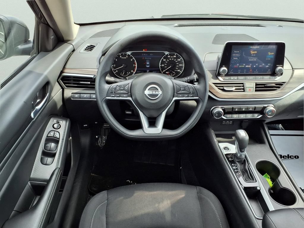 Used 2025 Nissan Altima 2.5 SV FWD image 9