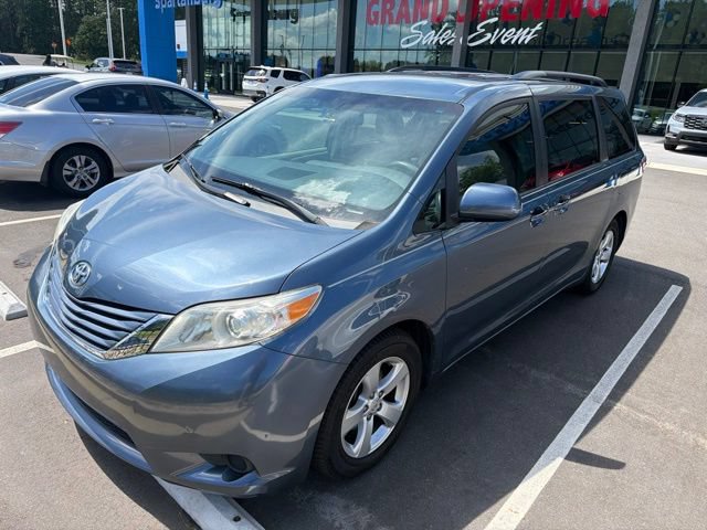 Used 2017 Toyota Sienna LE FWD image 6