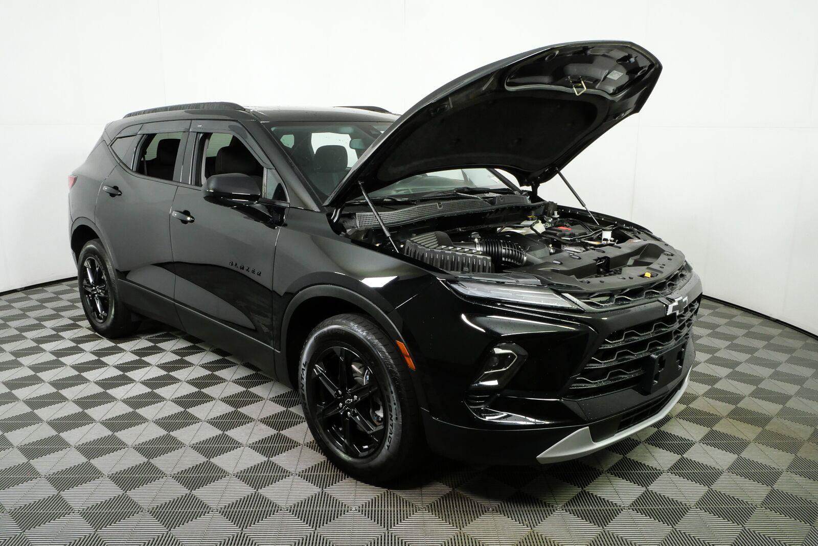 Certified 2024 Chevrolet Blazer LT w/ Convenience Package FWD image 33
