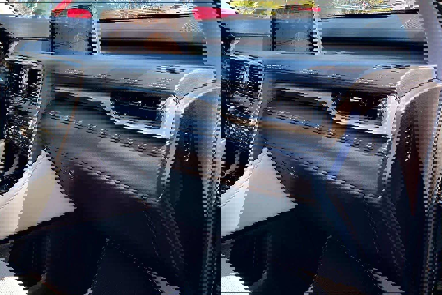 Used 2018 Lexus RX 450h AWD w/ Premium Package image 19