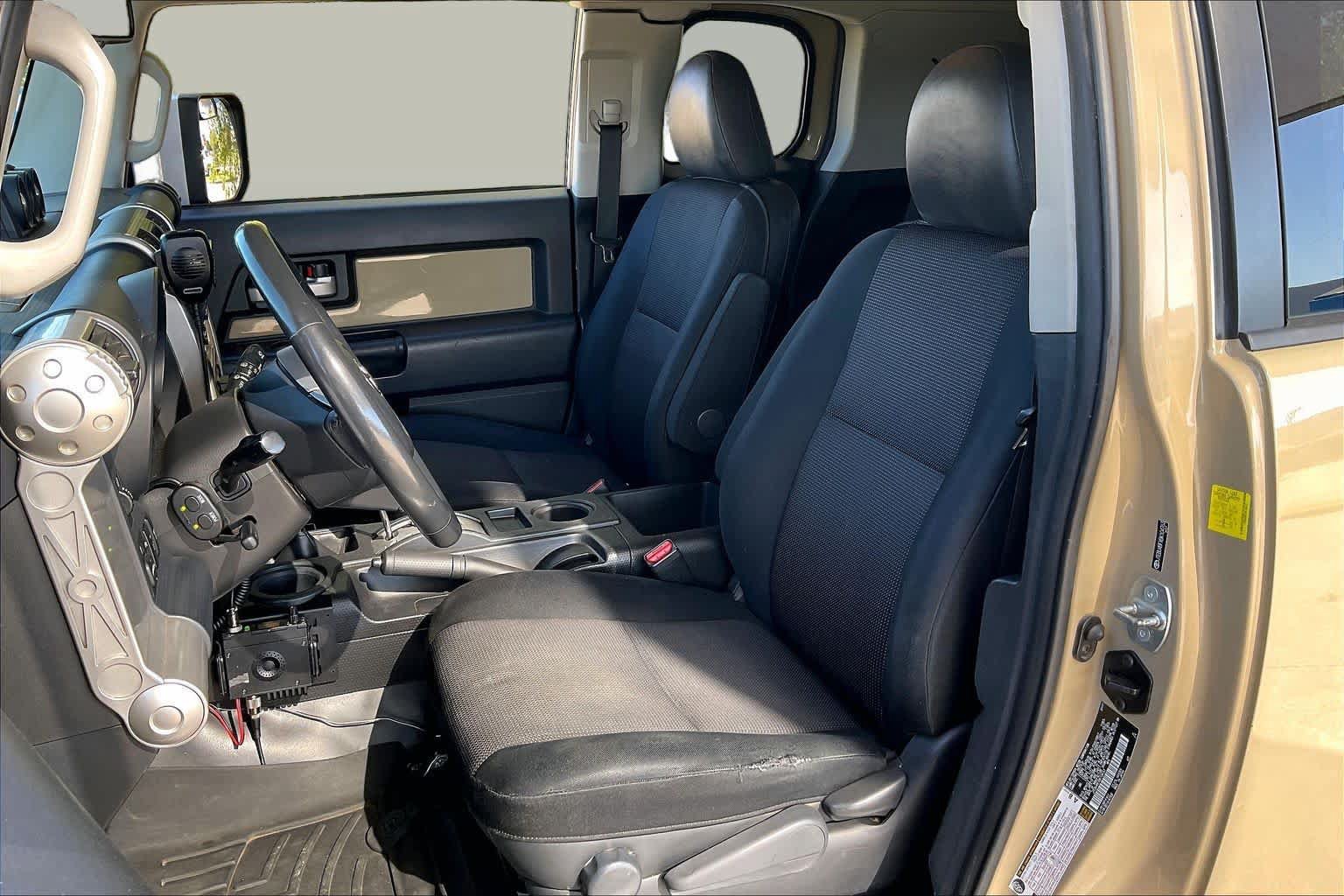 Used 2011 Toyota FJ Cruiser 4WD w/ Upgrade Pkg image 7