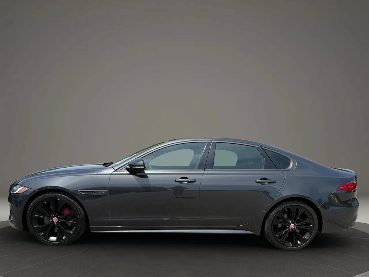 Used 2022 Jaguar XF R-Dynamic SE AWD/4WD image 10