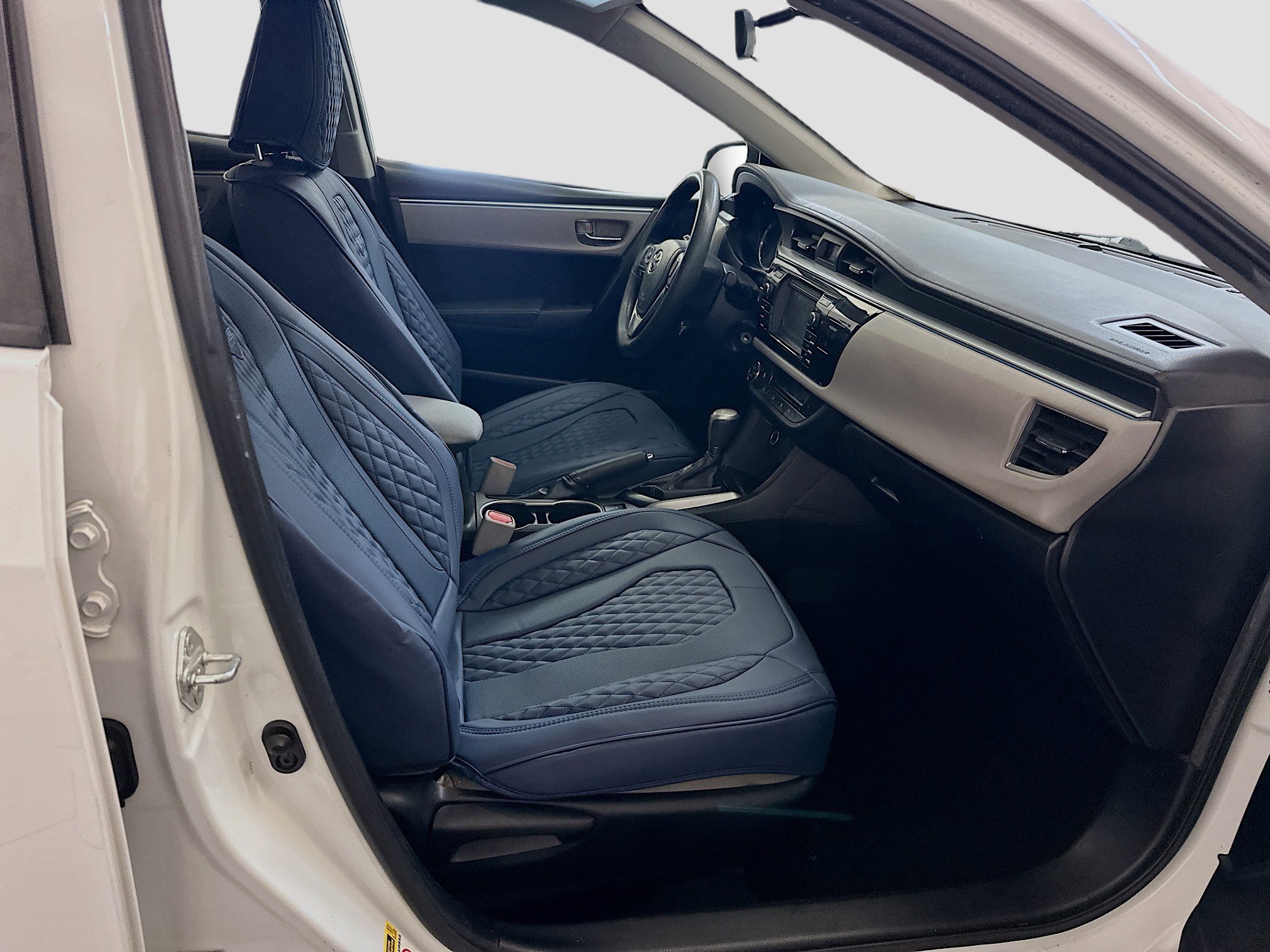 Used 2015 Toyota Corolla LE FWD image 31