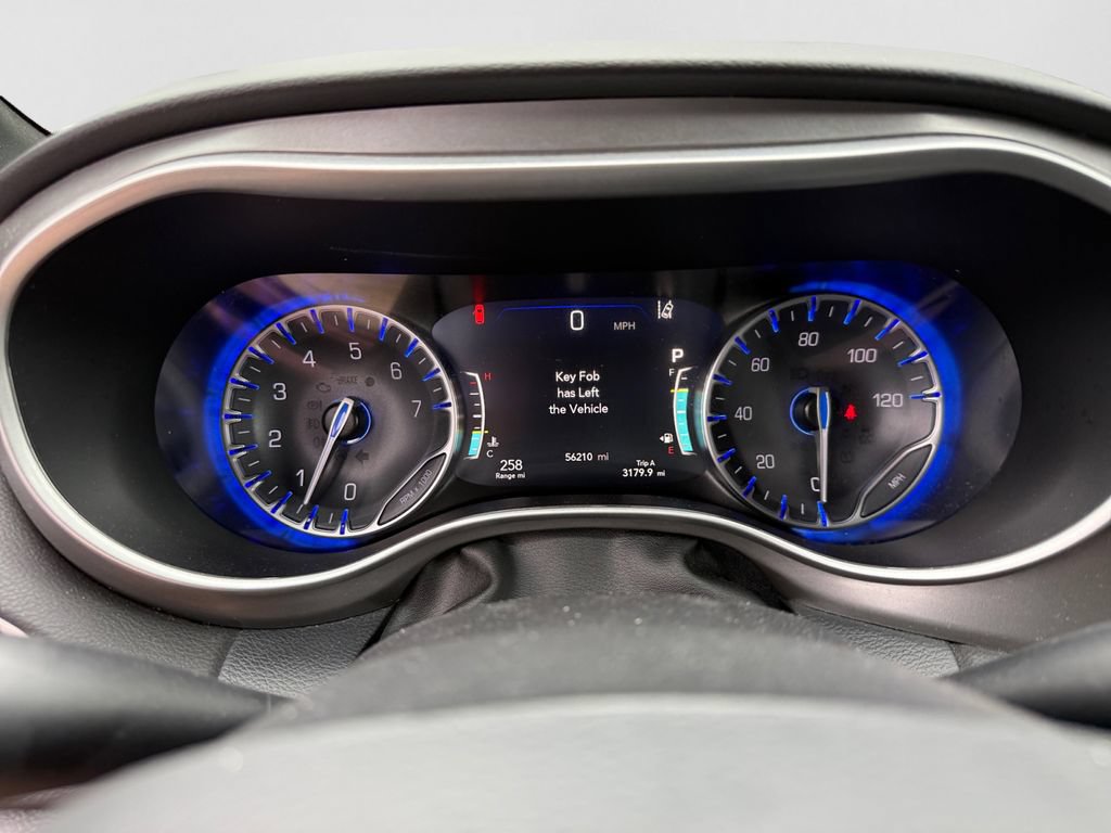 Used 2025 Chrysler Pacifica Select FWD image 26