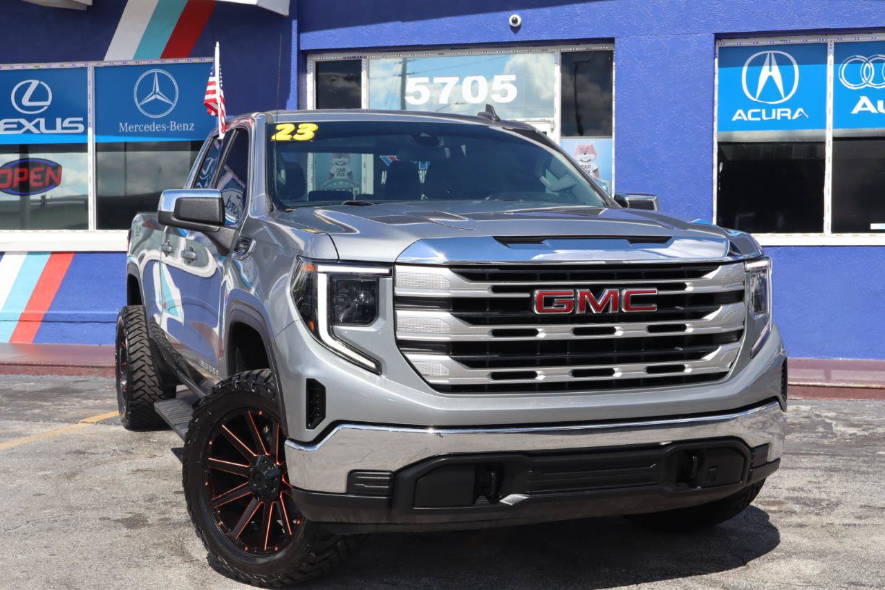 Used 2023 GMC Sierra 1500 SLE w/ Enhanced Capability Package AWD/4WD image 3