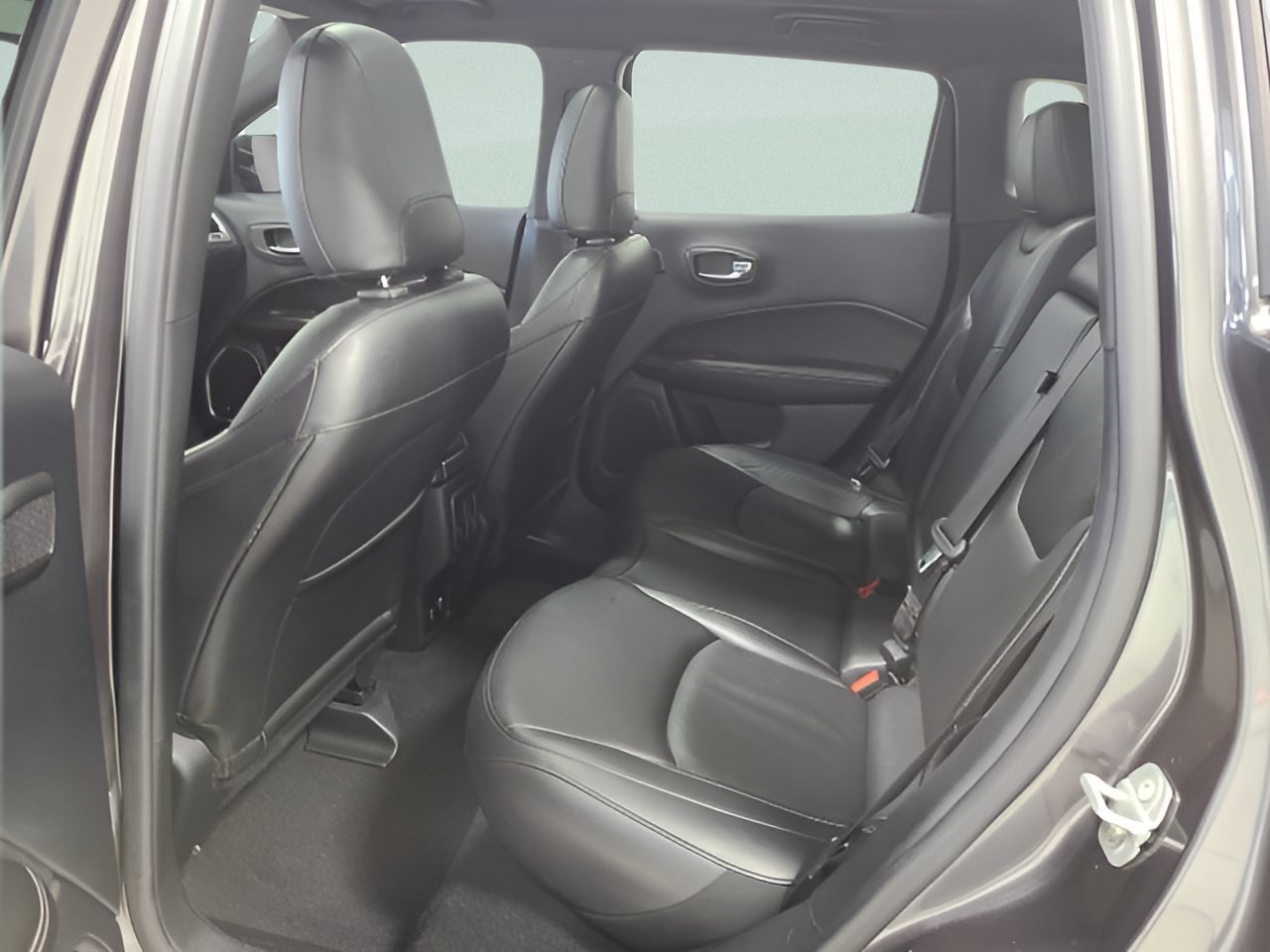 Used 2021 Jeep Compass Latitude w/ Sun and Sound Group AWD/4WD image 18
