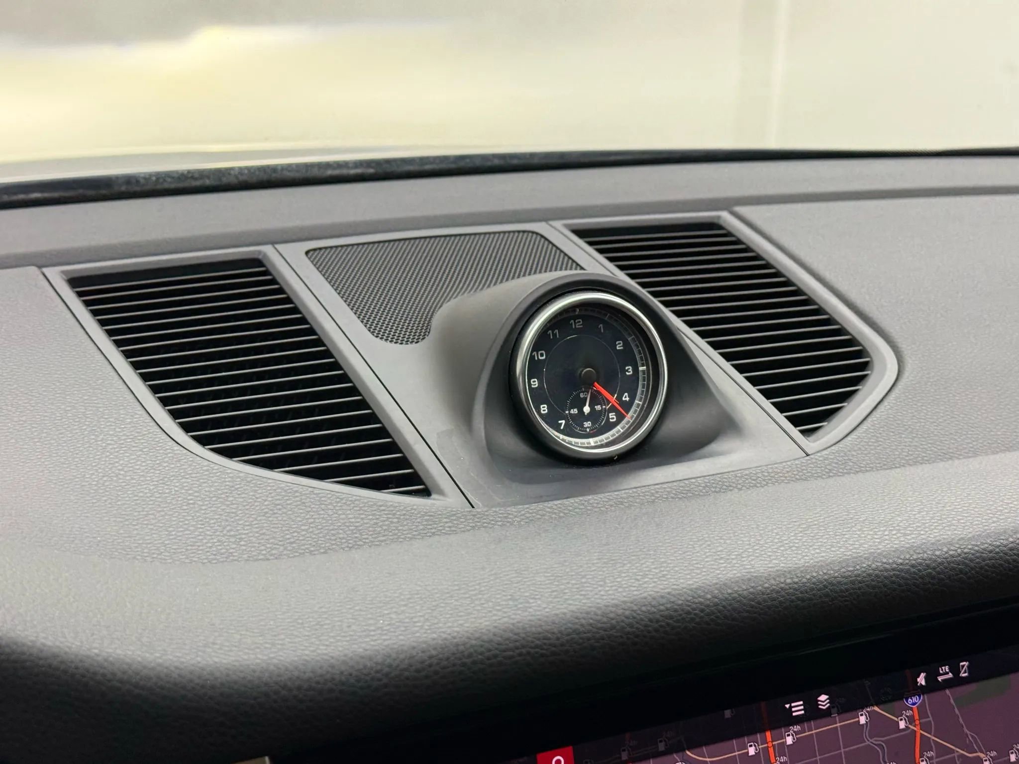 Used 2019 Porsche Macan image 30