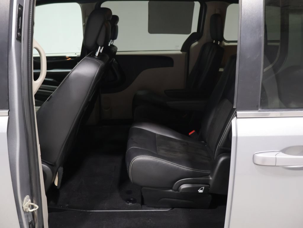 Used 2019 Dodge Grand Caravan SXT FWD image 17