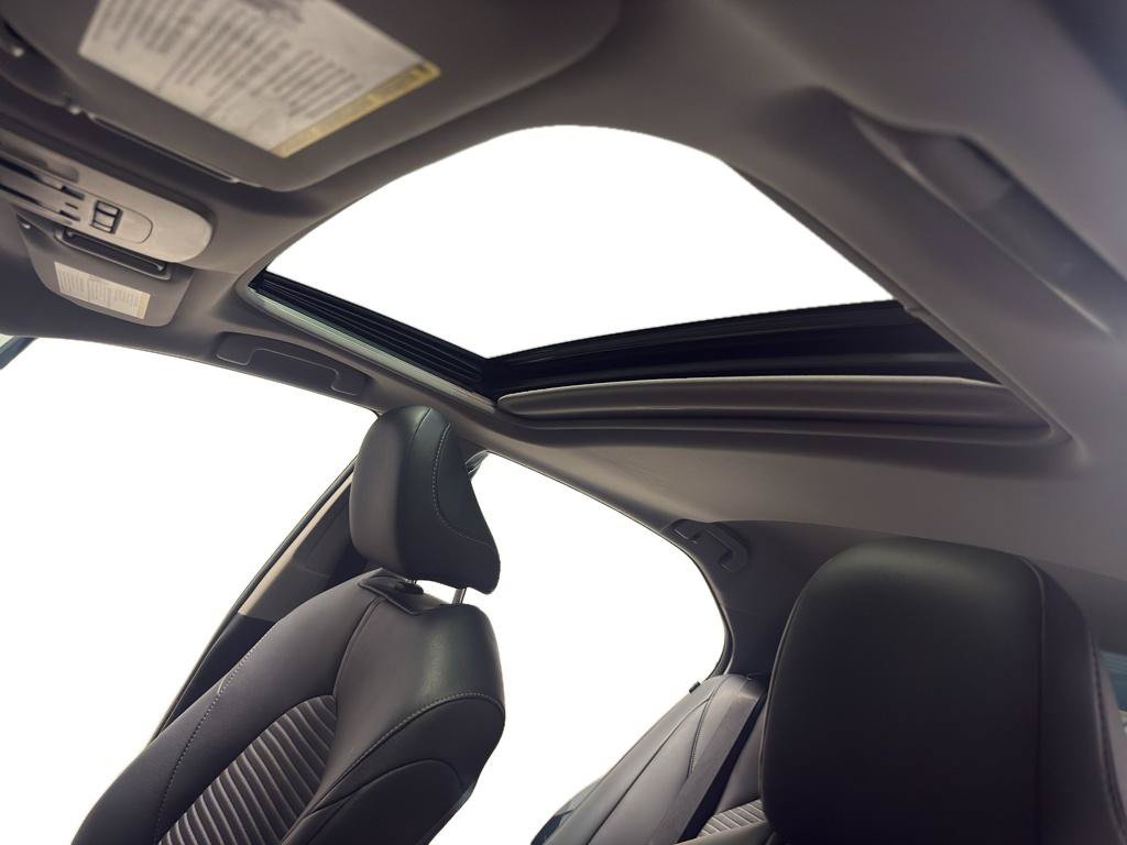 Used 2018 Toyota Camry SE w/ Moonroof Package FWD image 17