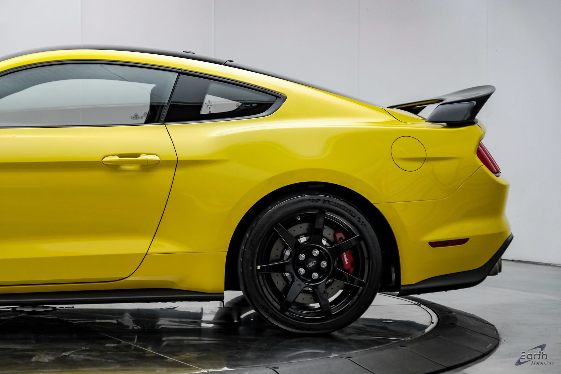Used 2017 Ford Mustang Shelby GT350R w/ GT350R Equipment Group 920A RWD image 9