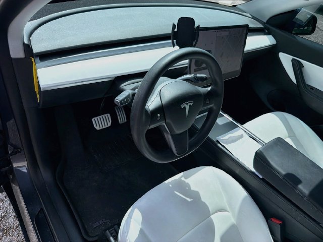 Used 2022 Tesla Model Y Performance AWD/4WD image 25
