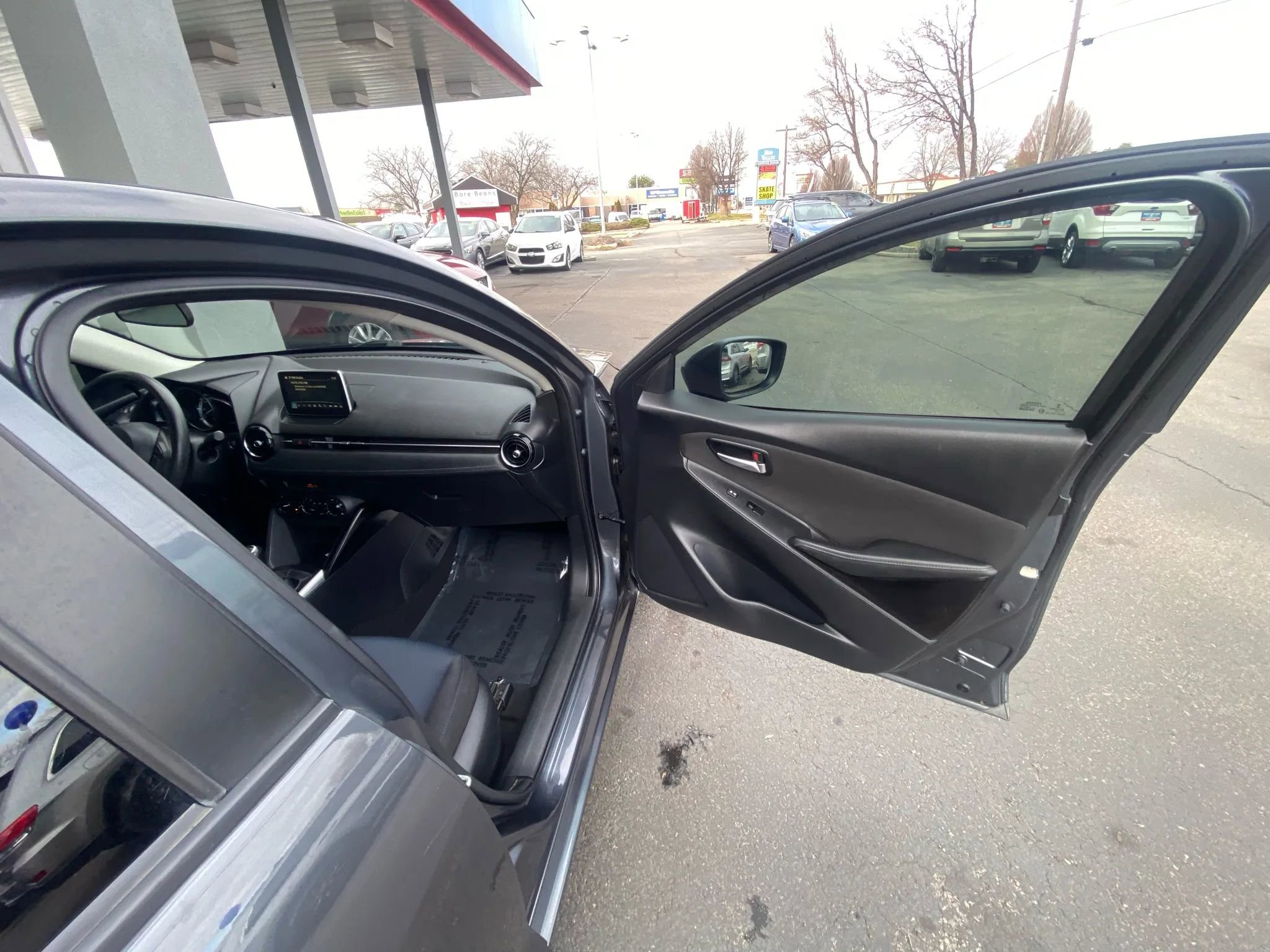 Used 2017 Toyota Yaris iA image 28