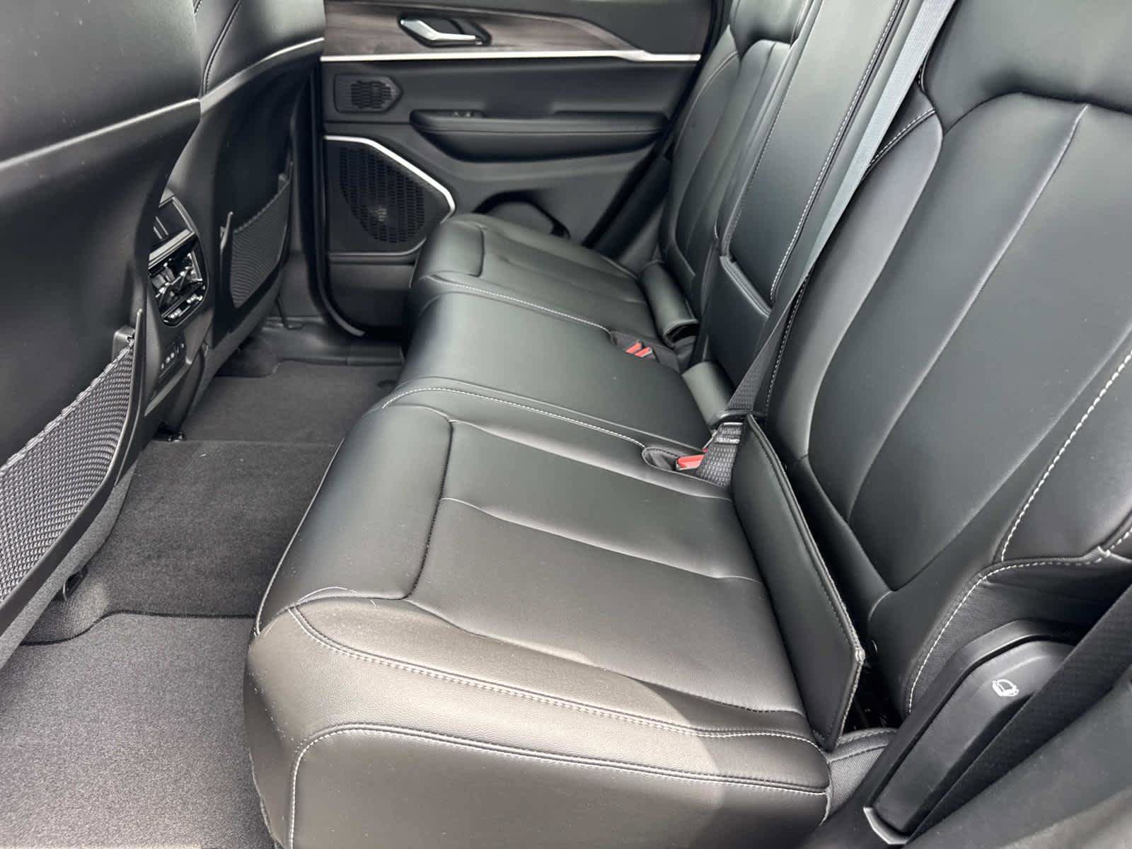 New 2026 Jeep Grand Cherokee Limited w/ Limited Altitude Package RWD image 8