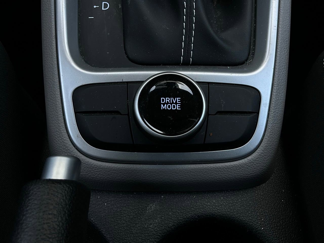 Used 2025 Hyundai Venue SEL image 23