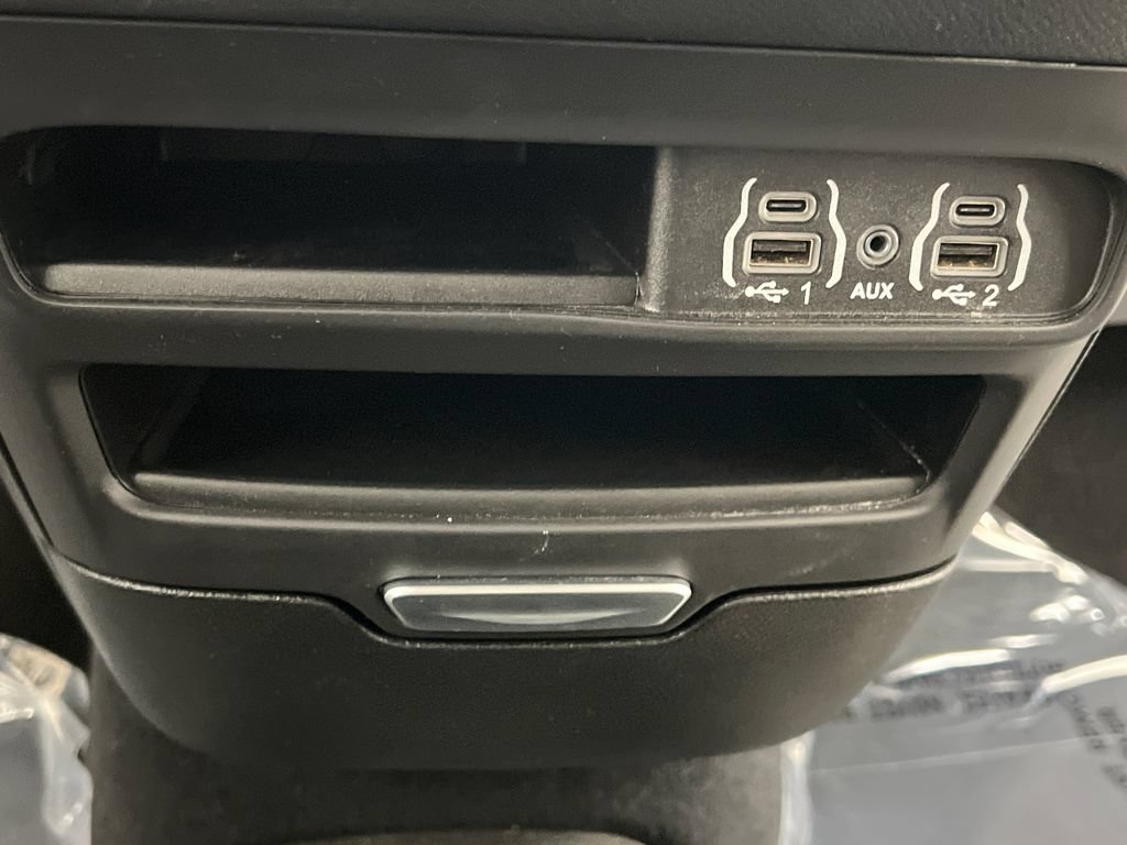 Used 2025 Chrysler Pacifica Select FWD image 66