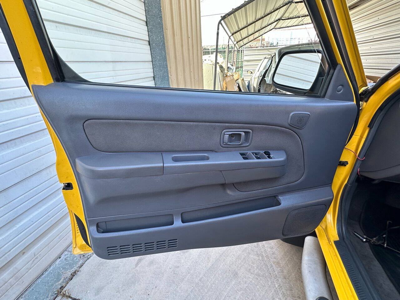 Used 2001 Nissan Xterra SE RWD image 12