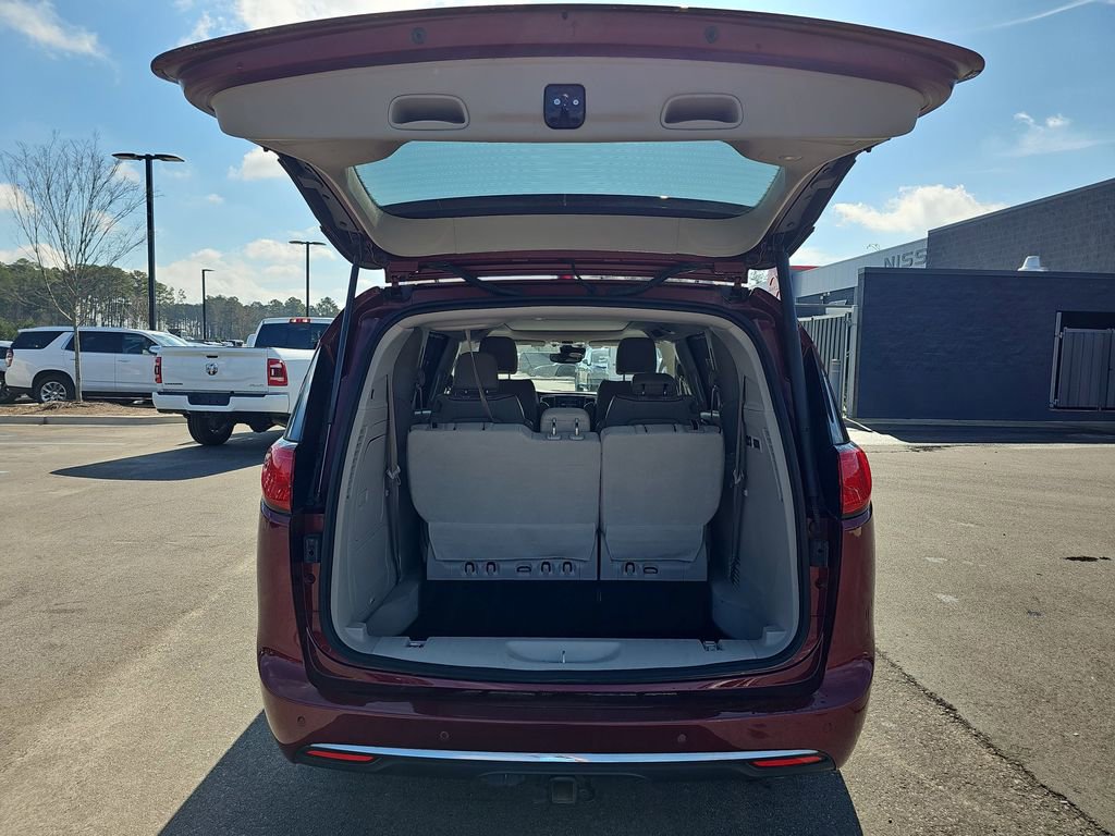 Used 2020 Chrysler Pacifica Limited image 17