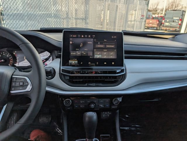 Used 2024 Jeep Compass Limited image 3