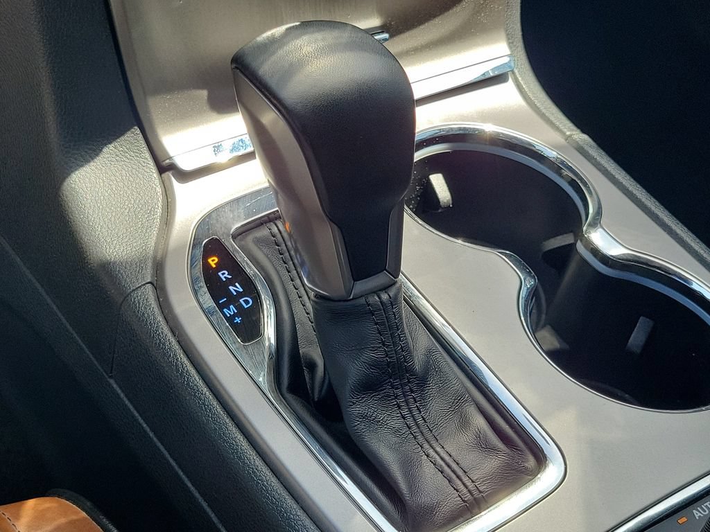 Used 2020 Jeep Grand Cherokee Overland AWD/4WD image 38